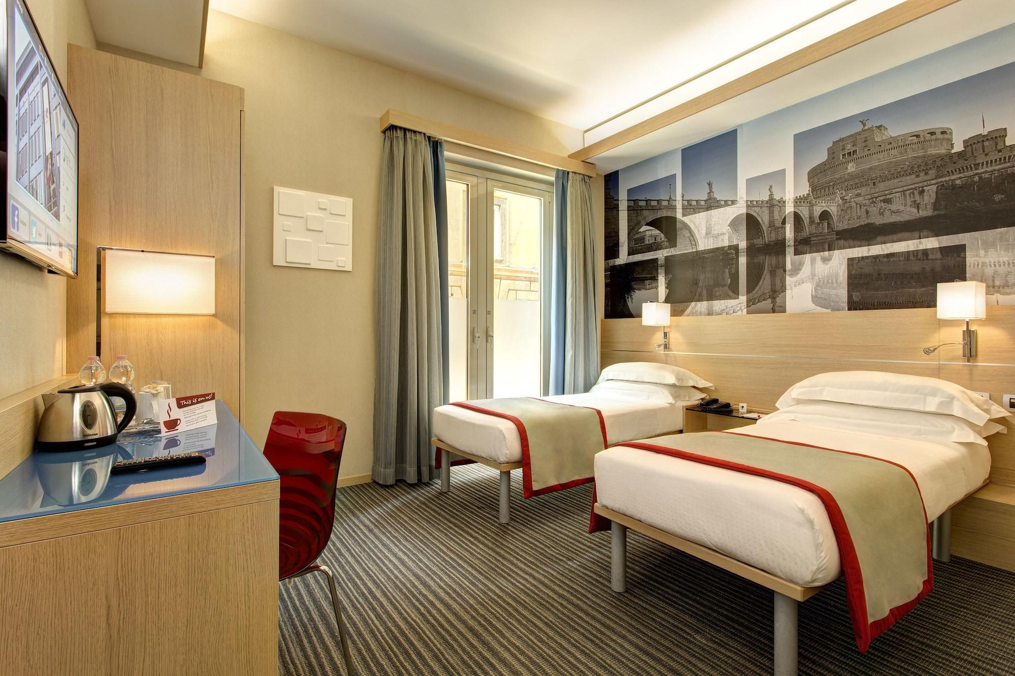 Iq Hotel Roma Bagian luar foto