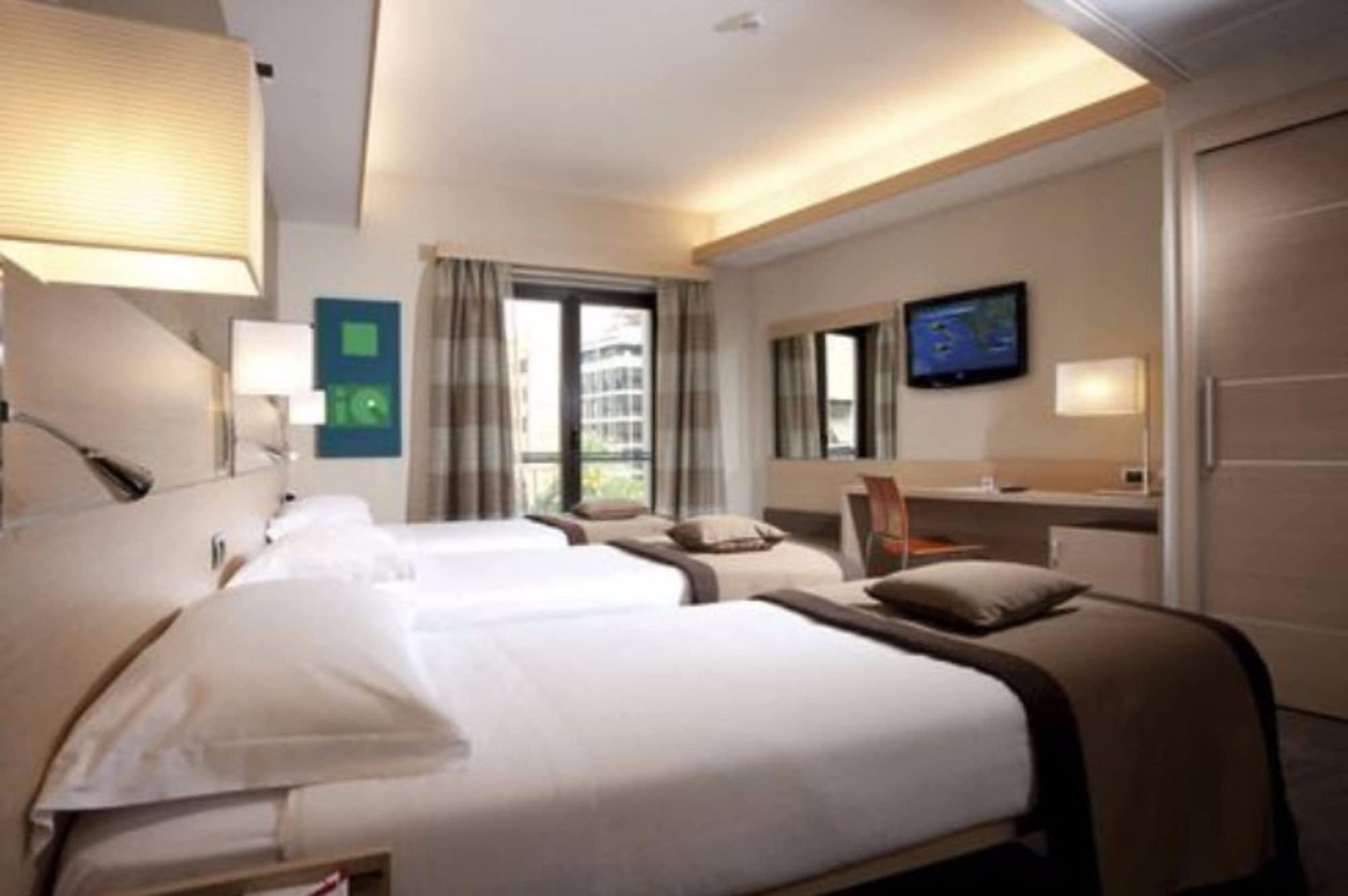 Iq Hotel Roma Bagian luar foto